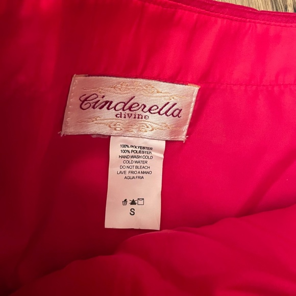 Strapless red gown - Picture 3 of 4